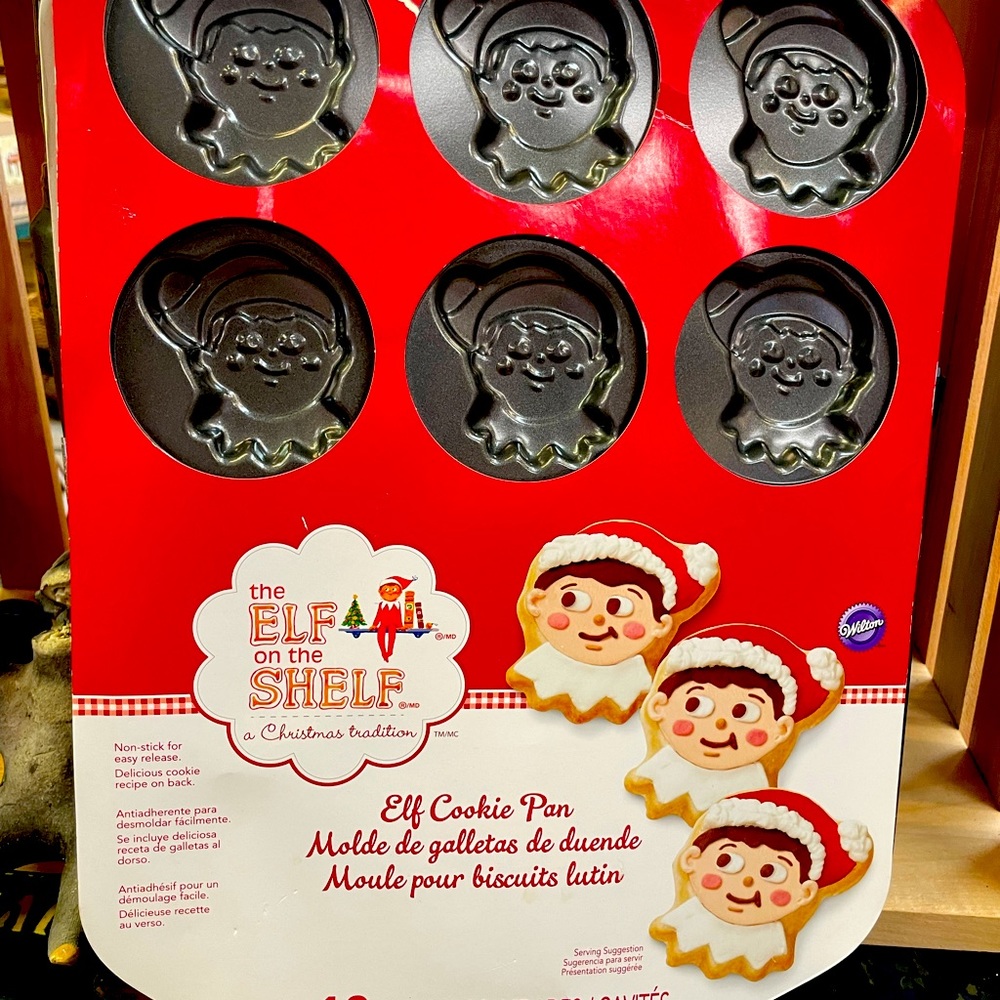 Wilton Elf on a shelf baking pan
